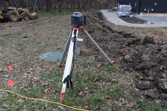 A tripod pool level device.